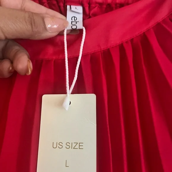 Chic Red Maxi Pleated Skirt - Picture 4 of 4